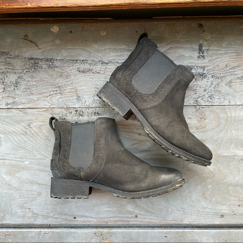 UGG Chelsea slip on boots | size 8.5